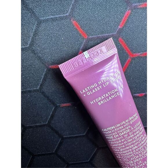 Glow Recipe Glass Balm Lip Treatment for Shine & Hydration color blackberry Bong - Picture 3 of 5